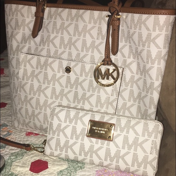 Mk purse wallet not sold with the purse - Picture 1 of 1