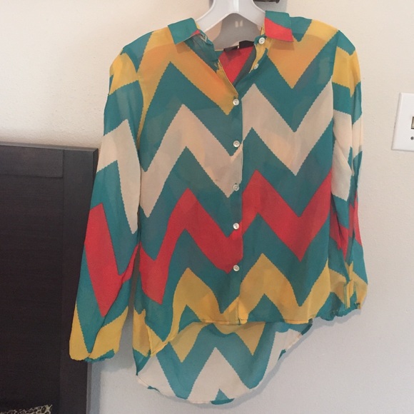 A colorful long sleeve blouse - Picture 1 of 4