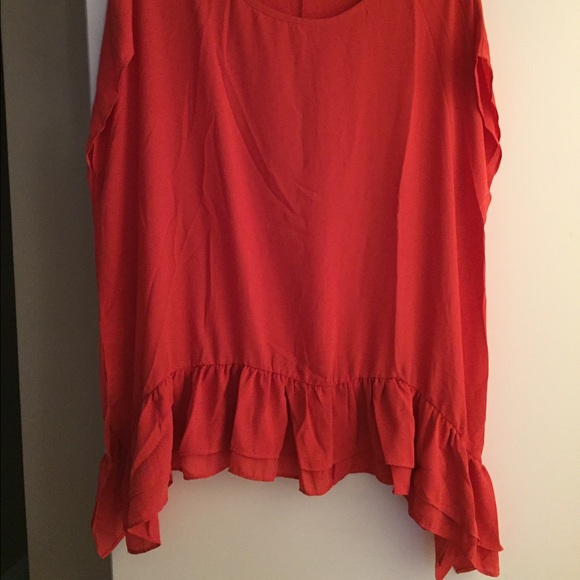 Deep coral ruffle. Hem sided top - Picture 2 of 4