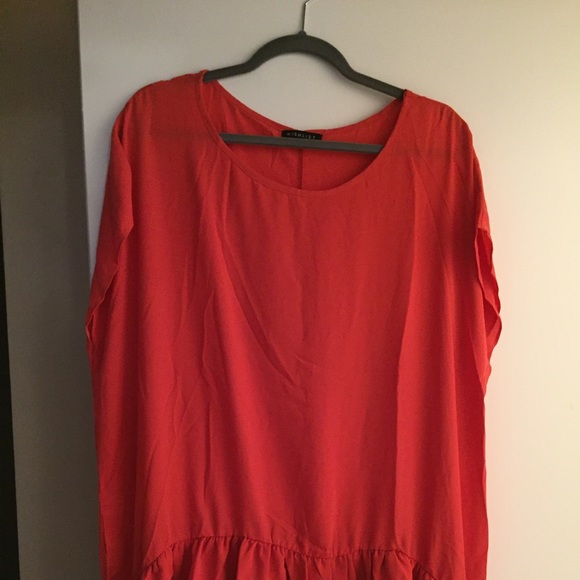 Deep coral ruffle. Hem sided top - Picture 3 of 4