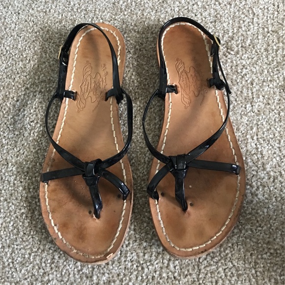 Black sandals. - Picture 1 of 3