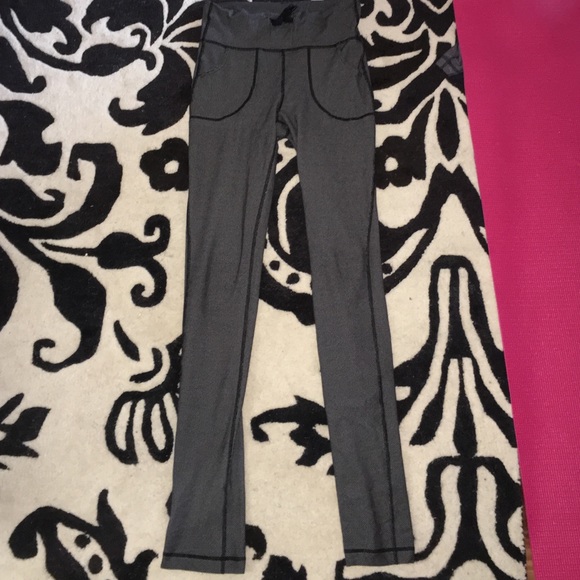 🎀LULULEMON High-Waisted Yoga Pants🎀