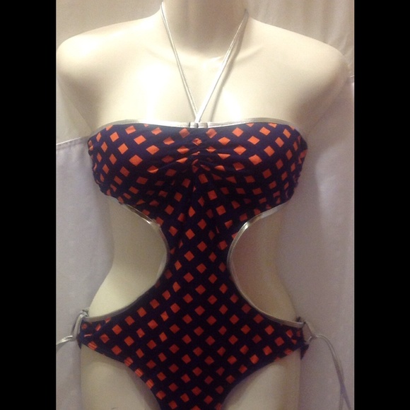 REALLY CUTE CUT OUT SUIT🆕💝