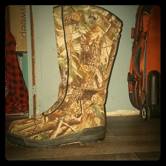Snake hunting boots
