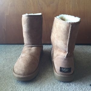 UGG Women's Classic Short Boot- Chestnut Size 8