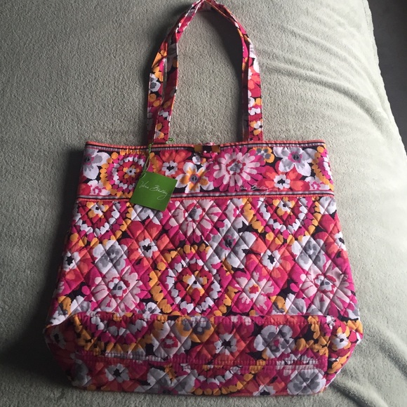 Vera Bradley Handbags - Vera Bradley pixie blooms tote.🌷🌷🌷