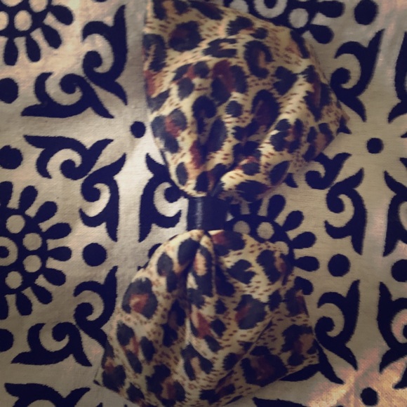 Leopard Bow