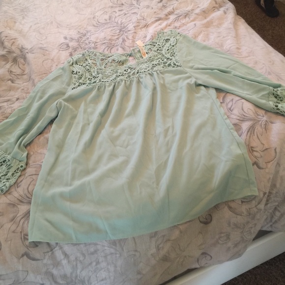 *********sold********Beautiful flowy top