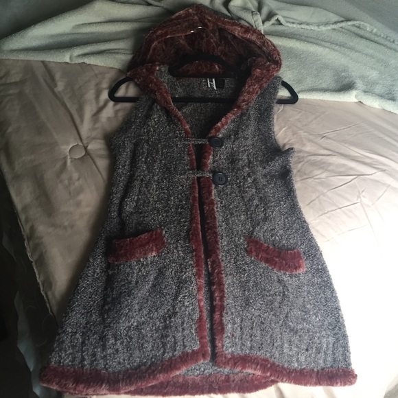 BKE Sweater vest.