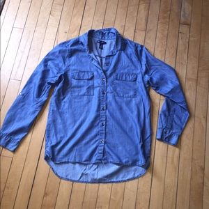 Gap chambray shirt size Medium Gap chambray shirt size Medium