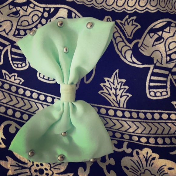 Seafoam Green Bow