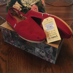 Red Canvas Toms