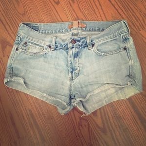 💓Abercrombie and Fitch distressed shorts