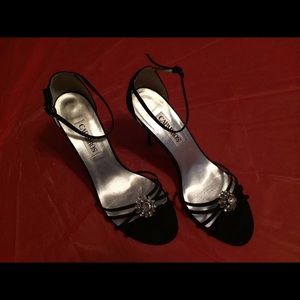 Women's evening shoes. Size 10