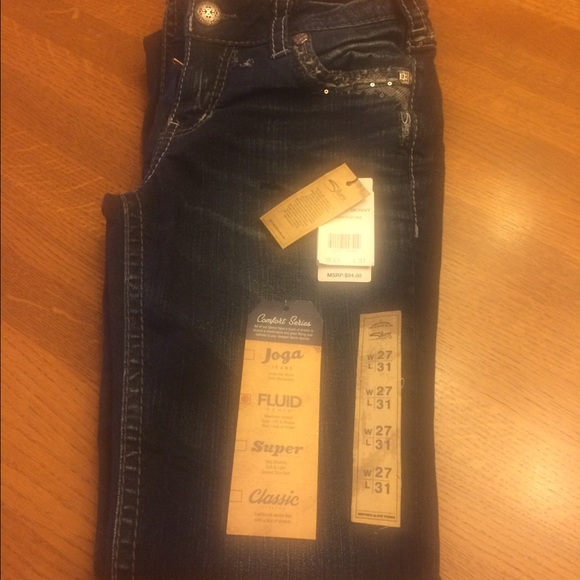 Silver Jeans - Picture 2 of 4