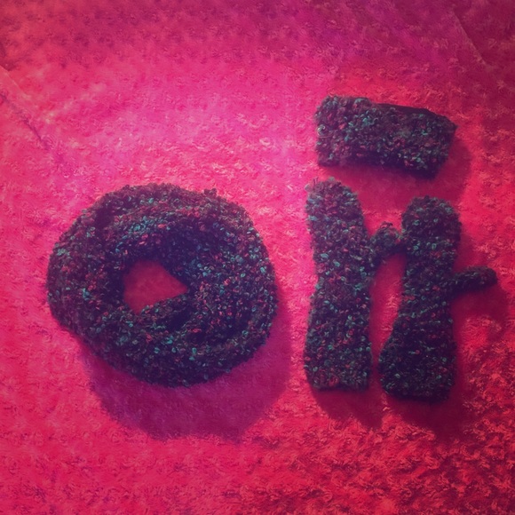 Mittens, cowl neck scarf, and ear warmer set!