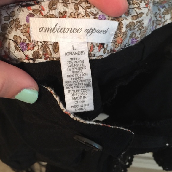 Black shorts - Picture 2 of 2