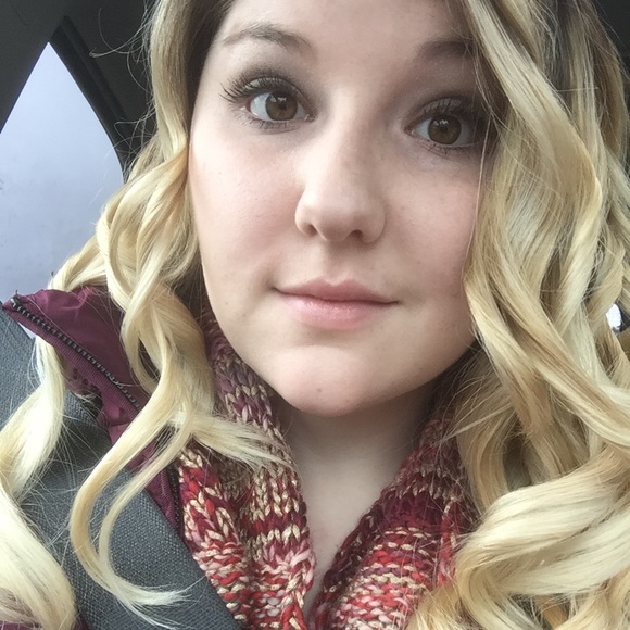 Meet your Posher, Kelsey - Picture 3 of 4