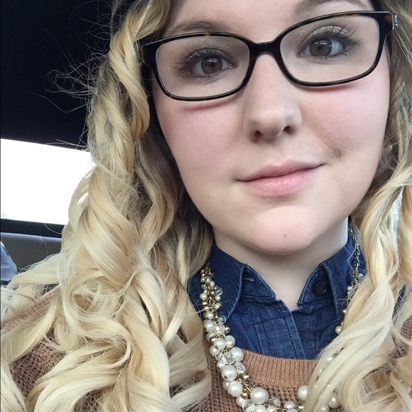 Meet your Posher, Kelsey - Picture 4 of 4