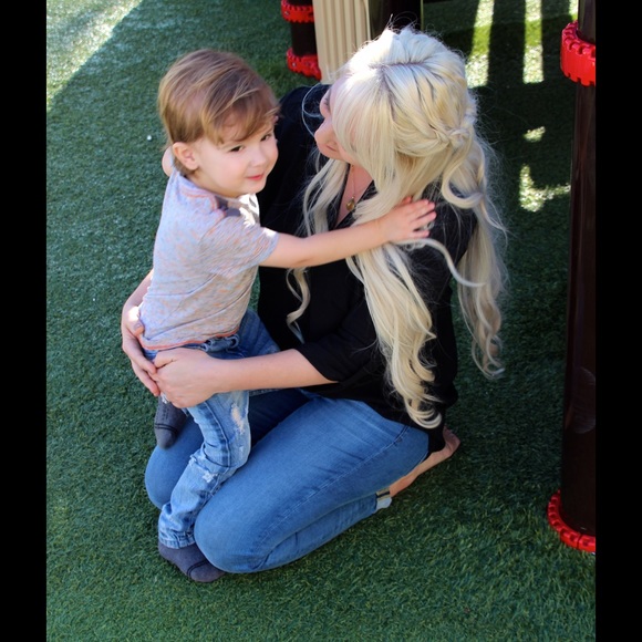 Meet your Posher, Nicole - Picture 2 of 2