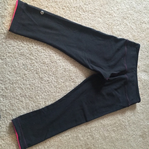 LULULEMON reversible crops SZ 6