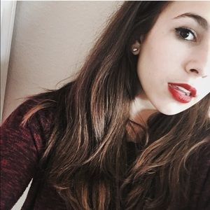 Meet your Posher, Caitlin