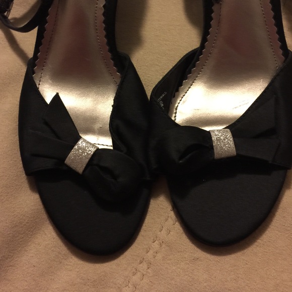 Heels - Picture 3 of 4