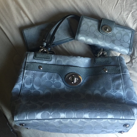 Authentic!! Coach handbag, wallet to match💐