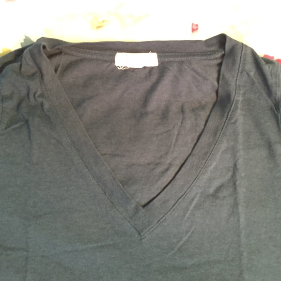Deep blue v-neck - Picture 2 of 2