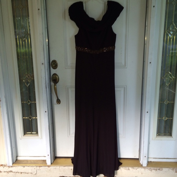 Brown Gown - Picture 2 of 2