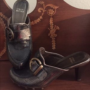 💐 Stuart Weitzman Leather stud Heels