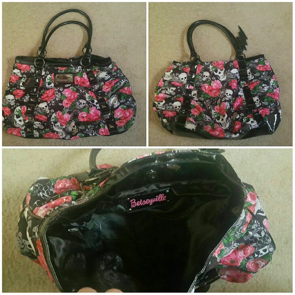 Betsey johnson purse