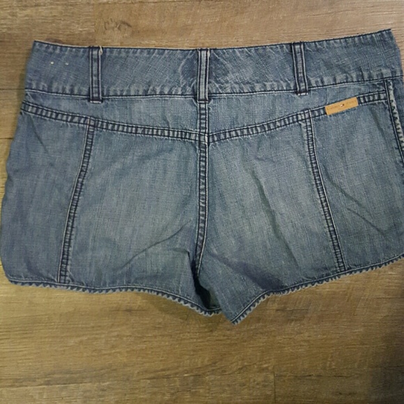 Shorts - Picture 2 of 4