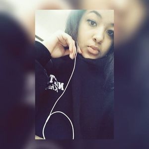 Meet your Posher, Khionna