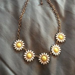 Daisy flower necklace