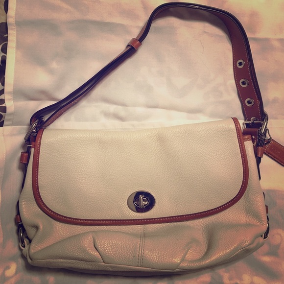 Authentic white leather Coach shoulder bag