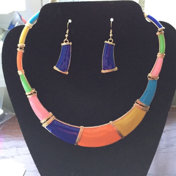 Colorful choker and earrings