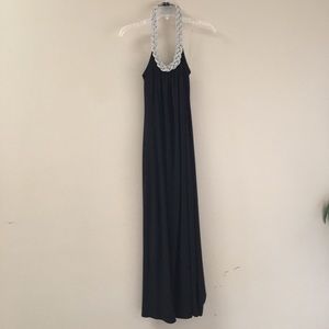 Stunning neckline stretch maxi