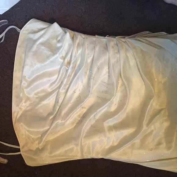 Cream formal dress - Picture 2 of 4