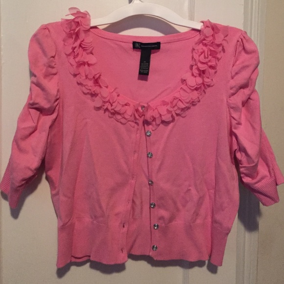 Cute pink sweater! 🌺