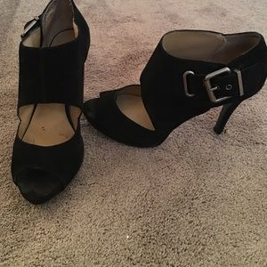 Nine West cut out booties