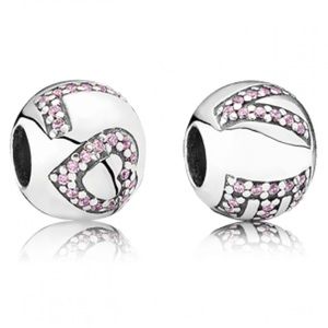 🎉Sold🎉"surrounded by love" Pandora charm