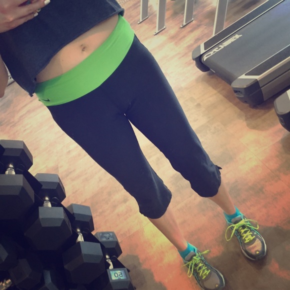 Sale! Nike XS fit dry workout capris