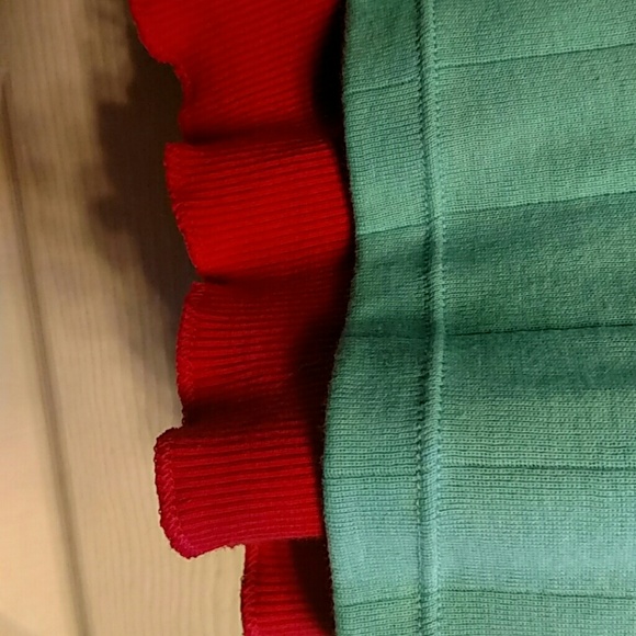 Two tank tops-one S Victoria's Secret and M Abercr - Picture 3 of 6