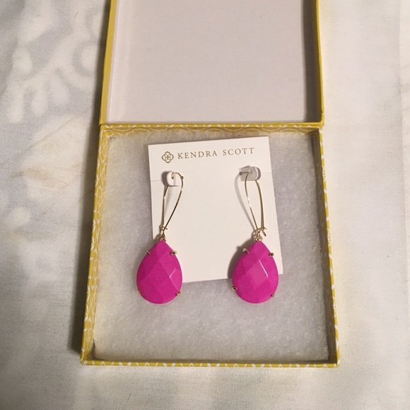 Kendra Scott pink/gold dangle earrings