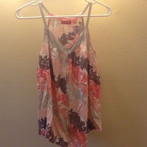 Cute pink tank with zipper detail