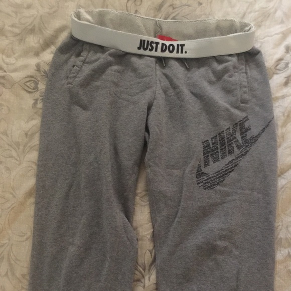 *******SOLD*******Nike Capri sweats