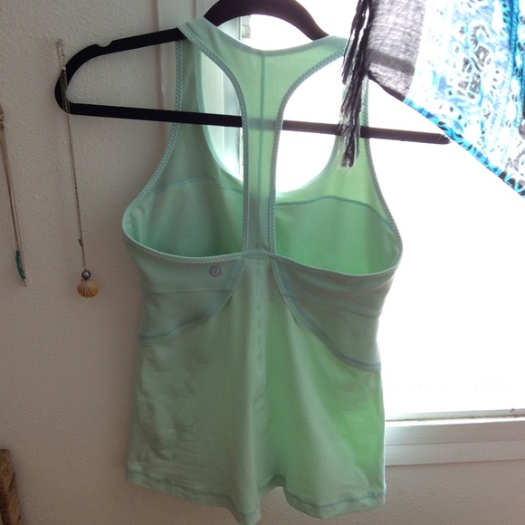 Lululemon tank!!