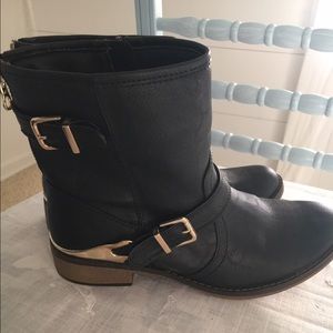 Black motorcycle booties