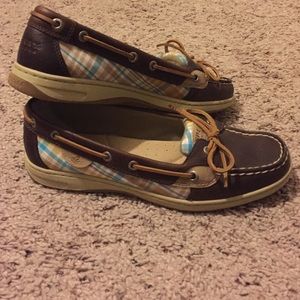 Barley worn women's Sperry's!